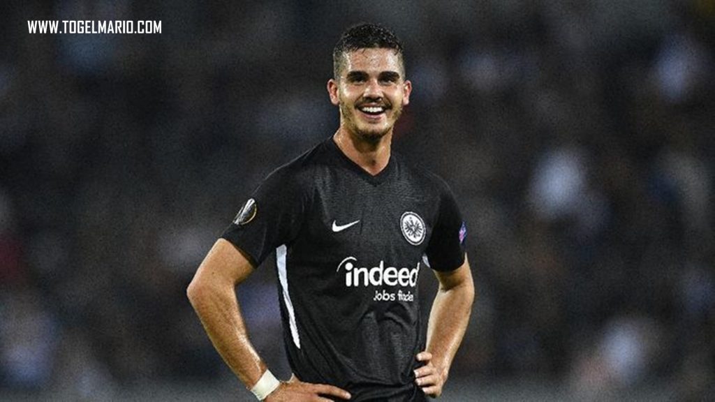 Andre Silva Belum Berpikir Kembali ke AC Milan